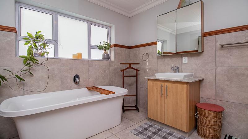 9 Bedroom Property for Sale in Outeniqua Strand Western Cape